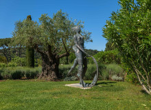 villa for rent jade les parcs st tropez statue