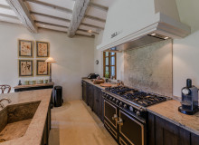 villa for rent jade les parcs st tropez kitchen
