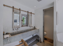 holiday rental jade les parcs st tropez bathroom