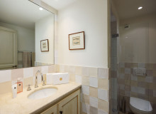 villa for let la pinette st tropez bathroom