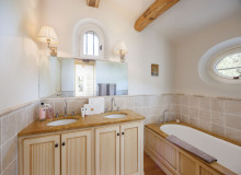 villa for rent la pinette st tropez bathroom