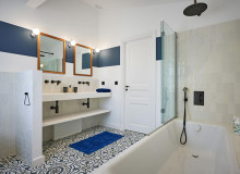 holiday rental domina les salins st tropez bathroom