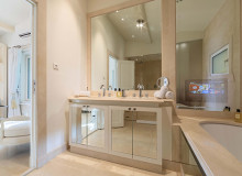 summer rental avenia pampelonne bathroom