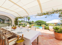 holiday rental avenia pampelonne outdoor covered dining terrace