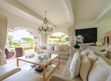 villa for rent avenia pampelonne living area