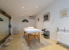 villa for rent avenia pampelonne massage room