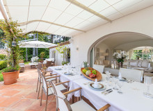 villa for let avenia pampelonne outdoor covered dining terrace
