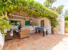 summer villa avenia pampelonne outdoor covered dining terrace