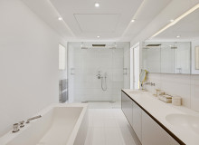 villa for rent tropeziennes les parcs de st tropez bathroom