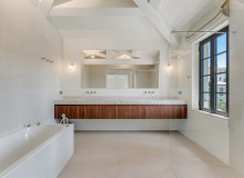  holiday rental wave st tropez centre bathroom