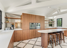 holiday rental wave st tropez centre kitchen