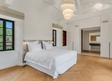 luxury villa for let wave st tropez centre bedroom