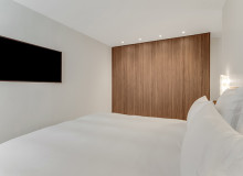 holiday rental wave st tropez centre bedroom