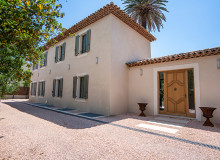 holiday rental wave st tropez centre property entrance