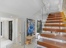 villa for let eudora st tropez stairs